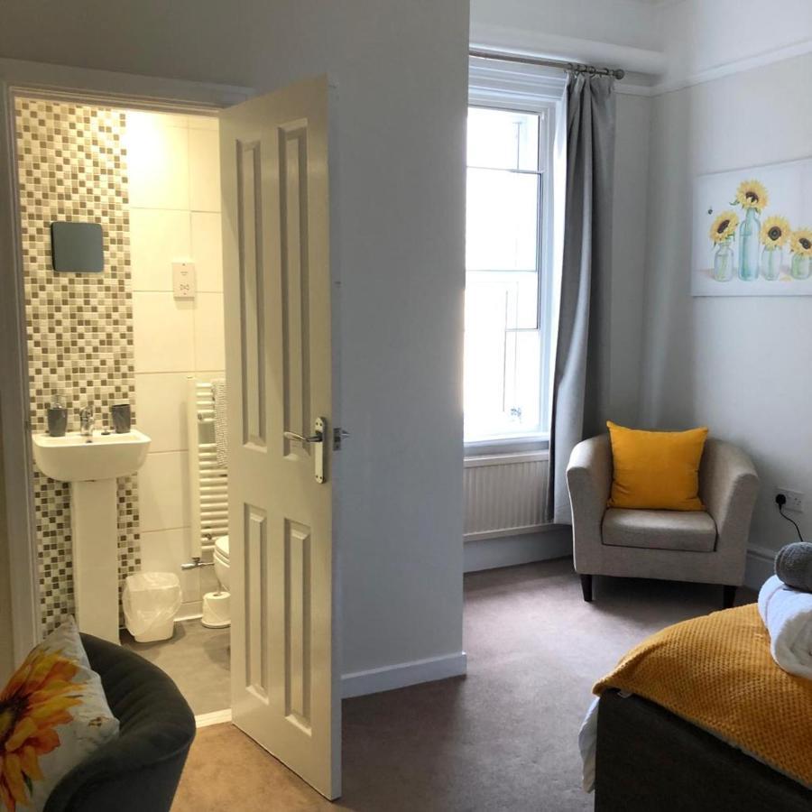 Comfy Big 7 Bedroom Townhouse 해러게이트 외부 사진